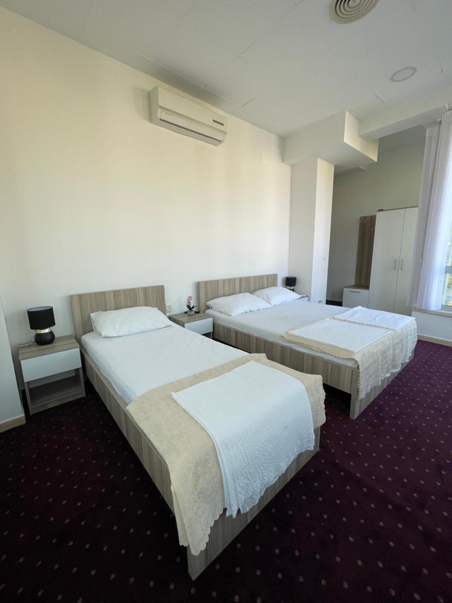 Lux Apartments โมสตาร์ ภายนอก รูปภาพ