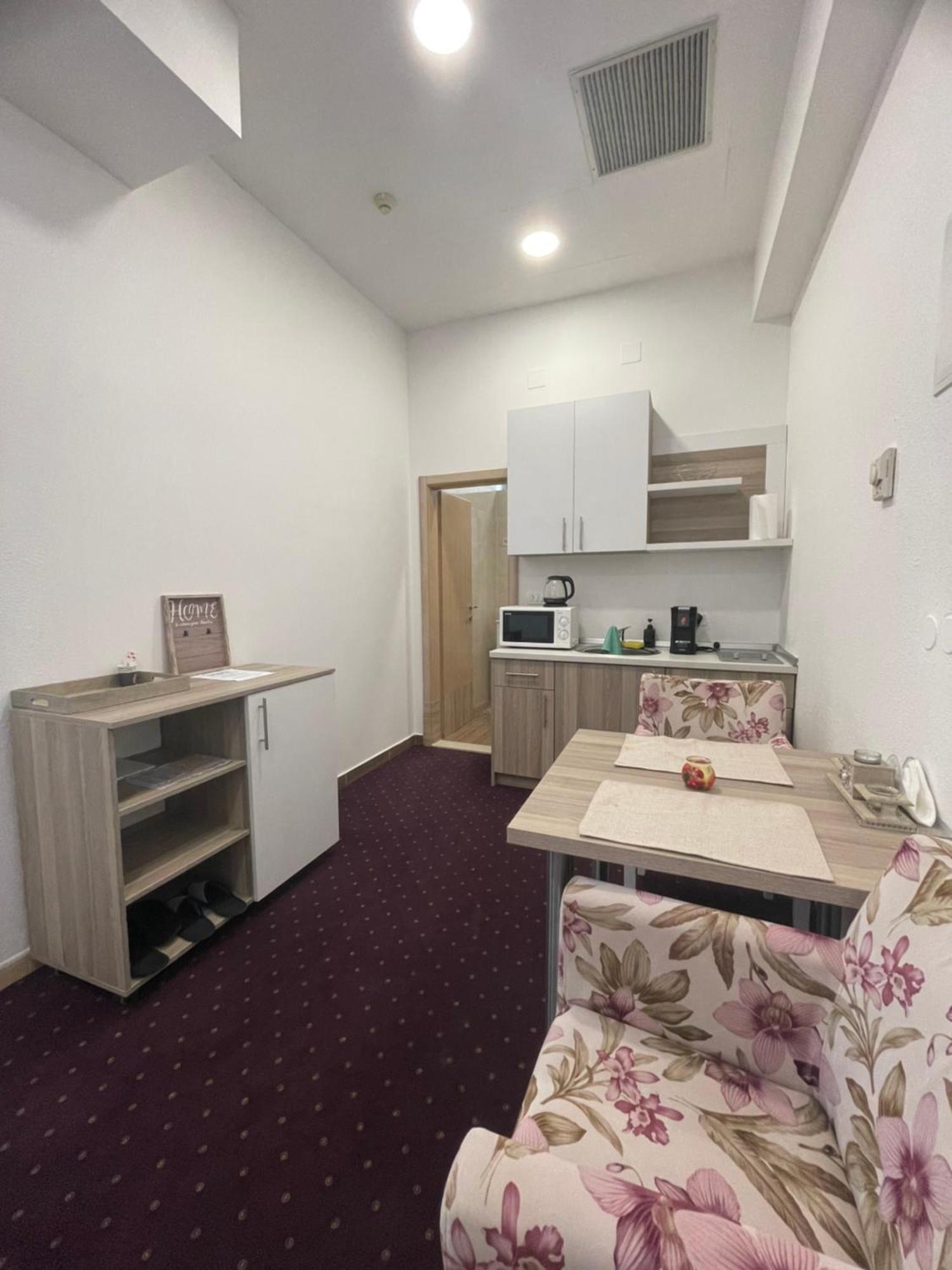 Lux Apartments โมสตาร์ ภายนอก รูปภาพ